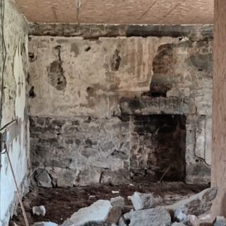 A little visitor into our future bedroom.
#ilikebirds #renovation #speyside #avonside